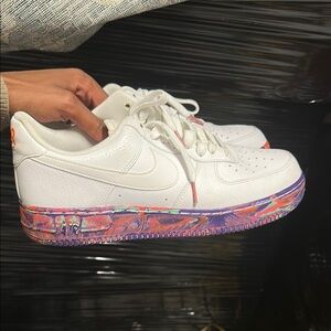 Nike Men’s White Sneakers with Colorful Sole